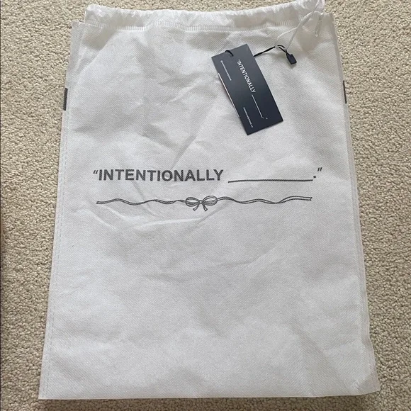 NWT! Intentionally Blank Apres Slippers - Picture 2 of 10